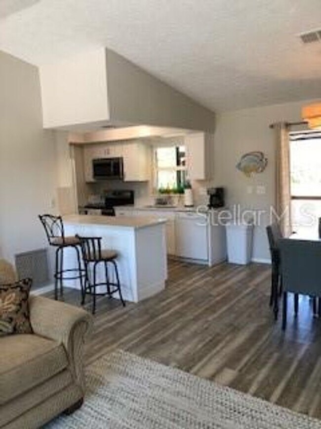 Foto del edificio - AVAILABLE LONG OR SHORT TERM