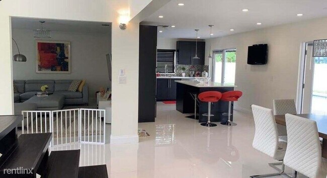 Foto del edificio - 3 br, 2.5 bath House - 4180 NW 7th Ct
