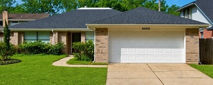 Building Photo - 2450 Parkwood Ln