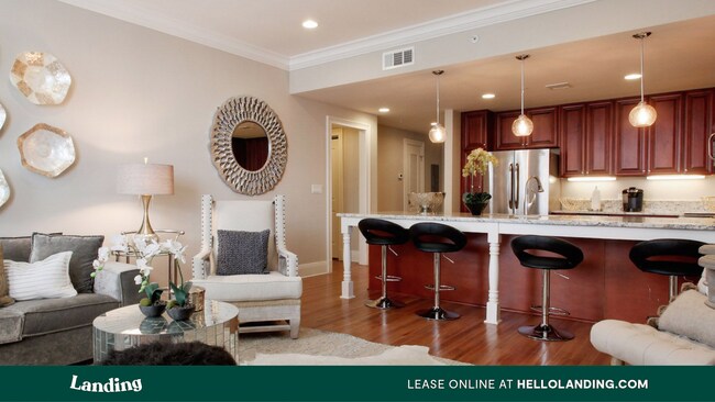 Building Photo - 210 Baronne St