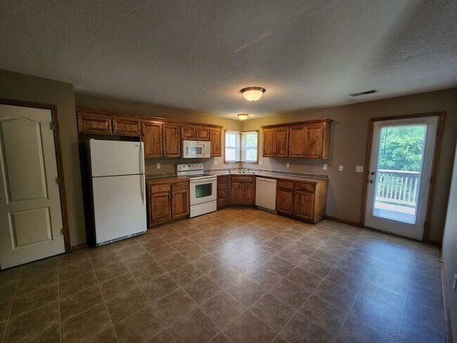 Building Photo - 3-Bedroom, 2.5-Bathroom home in Independence