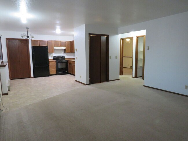 Building Photo - Centrally Located 2 Bedroom Lower Level Co...