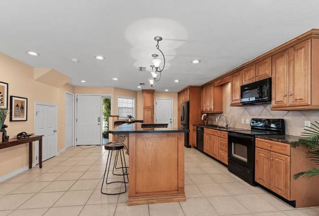 Building Photo - 554 Majorca Ct