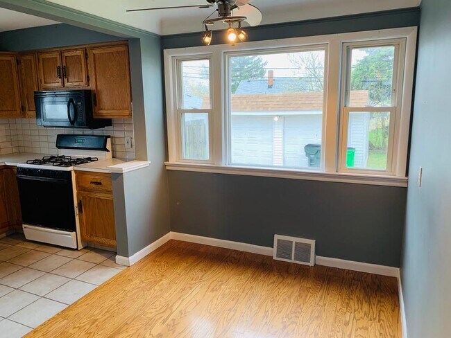 Foto del edificio - 11804 Fordham Rd