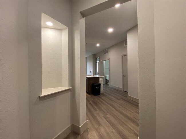 Building Photo - 2435 S Sepulveda Blvd