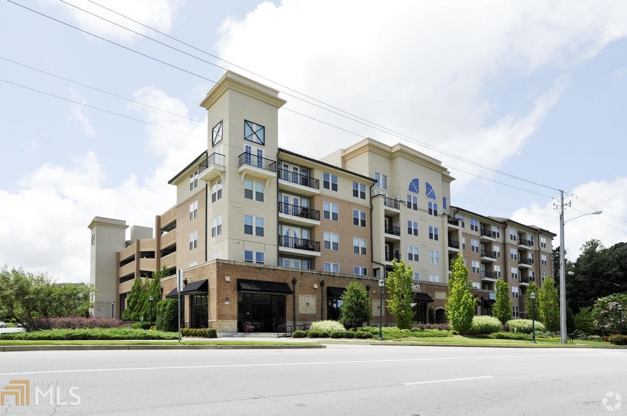 Foto principal - 901 Abernathy Rd NE