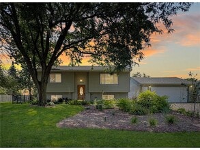 Building Photo - 11225 Hampshire Ct W