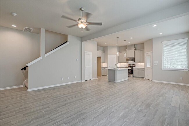 Foto del edificio - 569 Longleaf Pine Dr