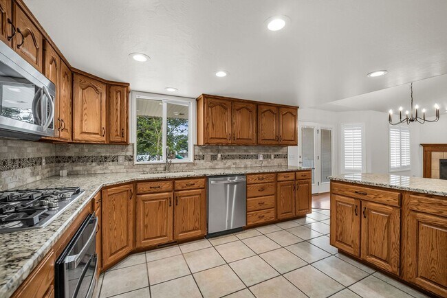 Foto del edificio - Spacious 7 Bed Kaysville Home with Two Kitchens