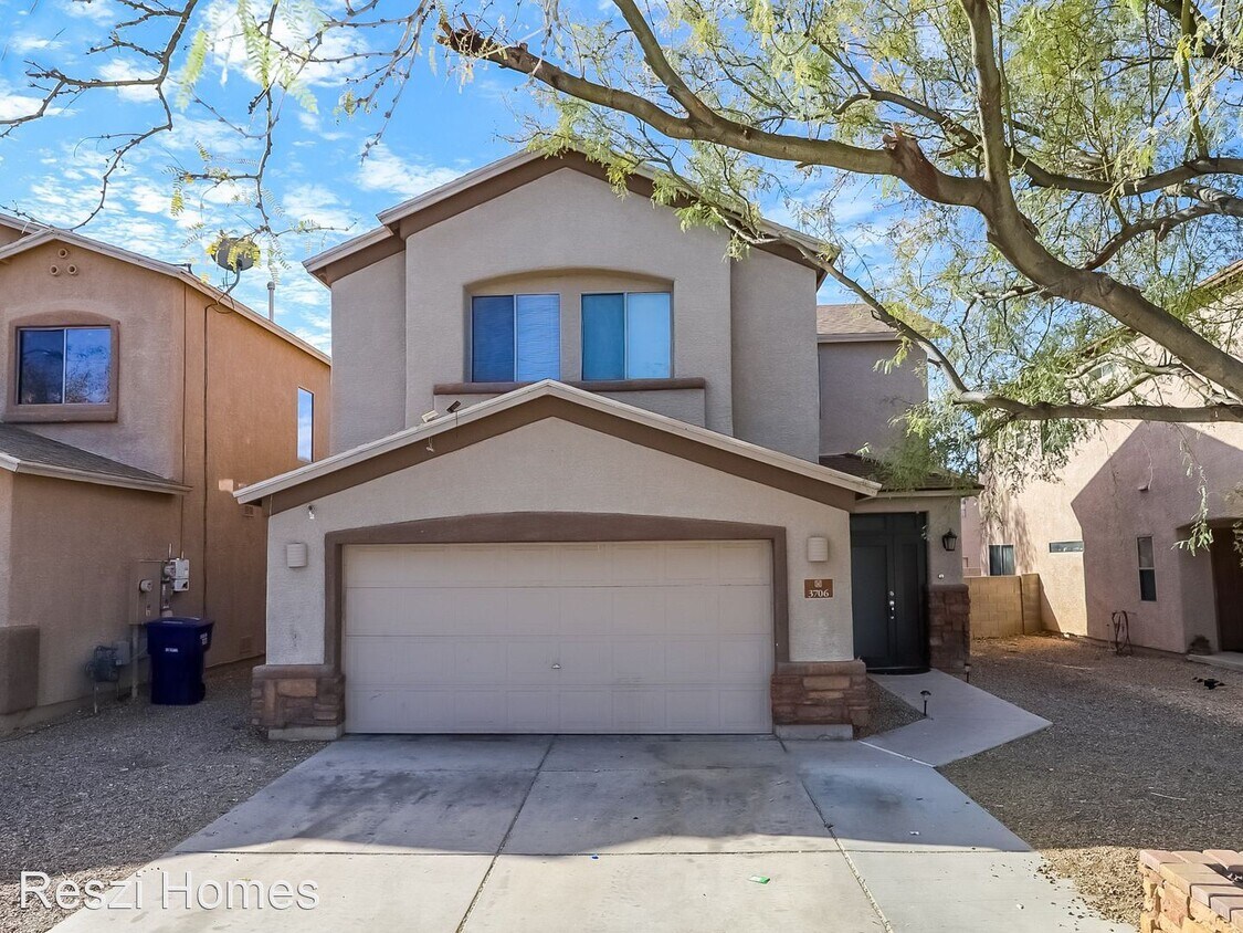 Primary Photo - 4 br, 2.5 bath House - 3706 E Felix Blvd.