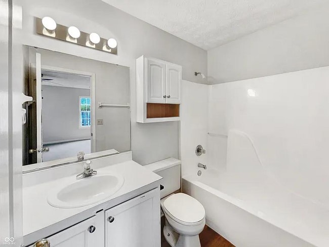 Foto del edificio - 930 Eagle Brook Dr