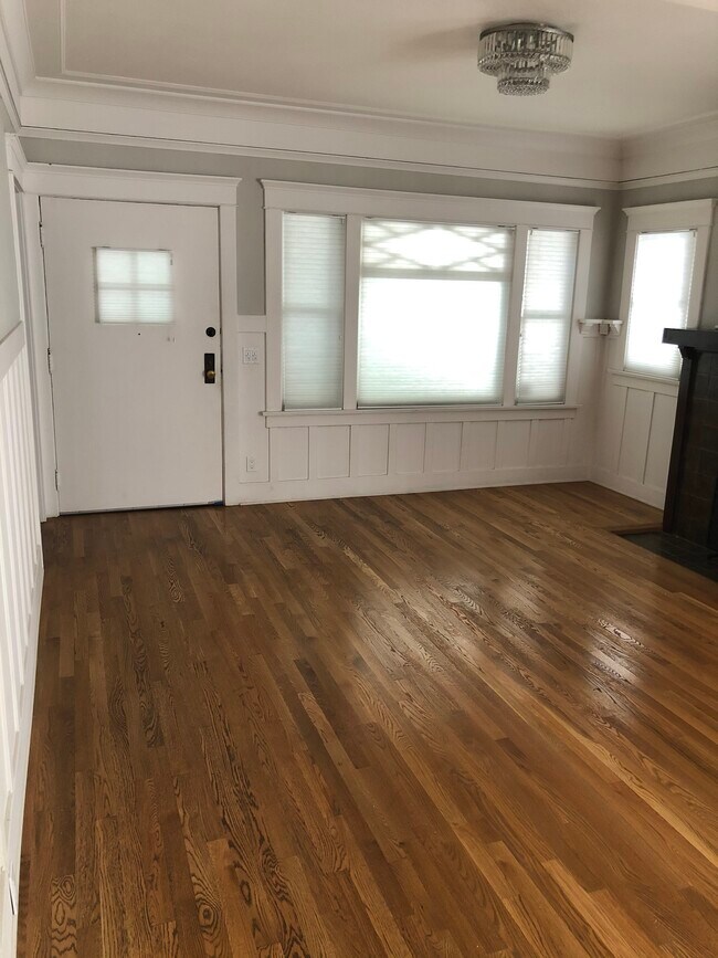 Foto del edificio - 1228 N Flores St