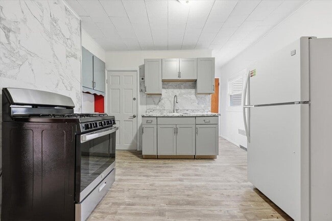 Building Photo - 132 Thorne St