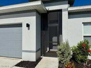 Building Photo - 908 NE 11th Terrace