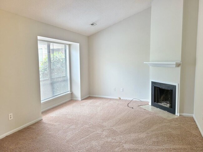 Building Photo - 2816 Seclusion Ct