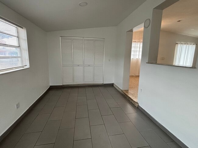 Building Photo - 3311 SW 87th Ct