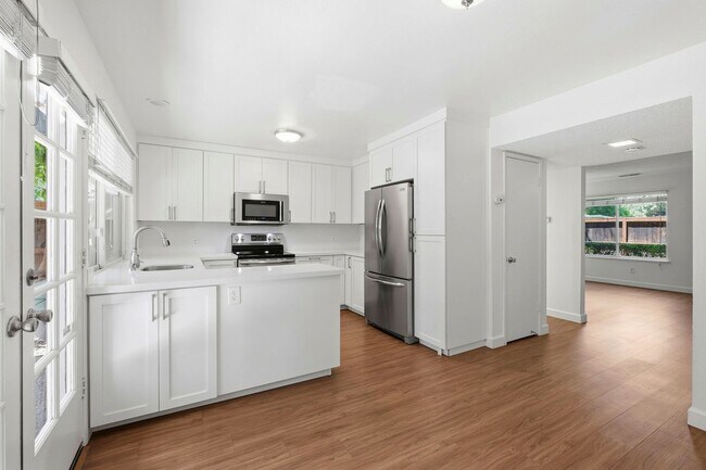 Foto del edificio - Luxury  2 bedroom Townhome in Great Location