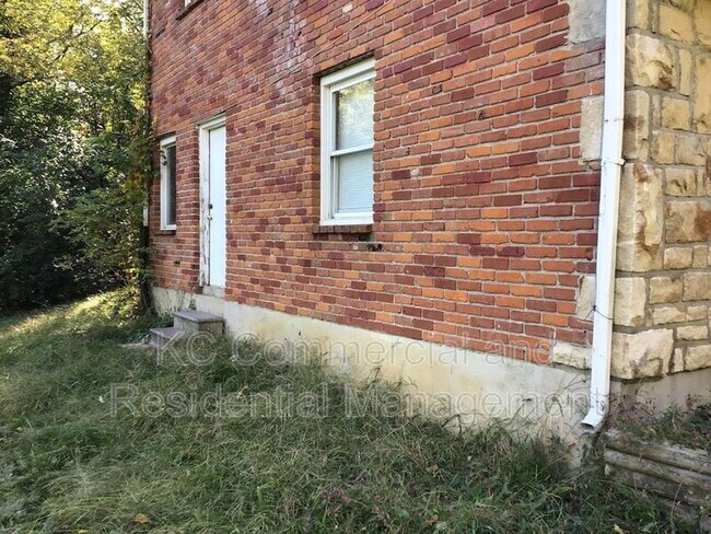 Building Photo - 12121-12123 E 31st St S