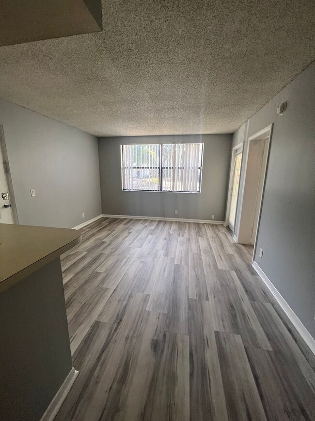 Photo - ONE BEDROOM ONE BATHROOM!! WATERFRONT COMMUNITY Apartment