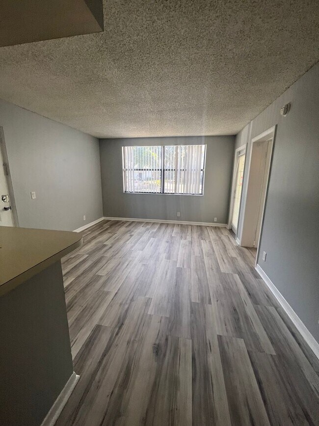 Foto del edificio - ONE BEDROOM ONE BATHROOM!! WATERFRONT COMMUNITY