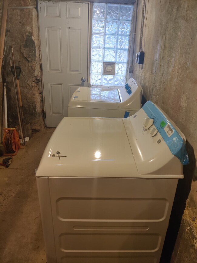 Foto del edificio - 355 E Upsal St