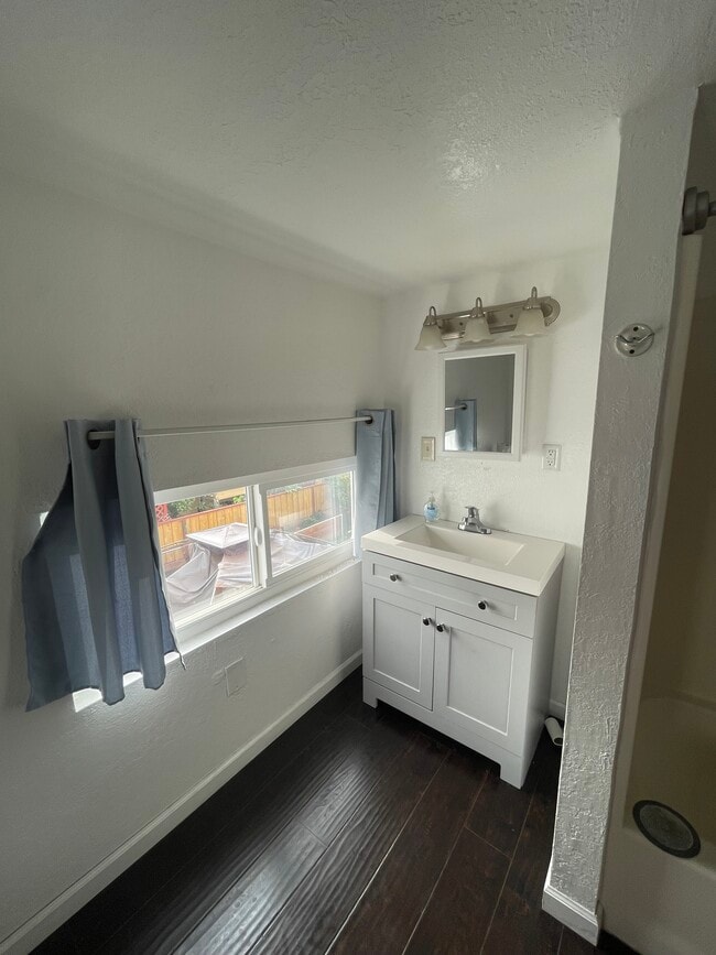 Foto del edificio - 523 Mitchell Ave