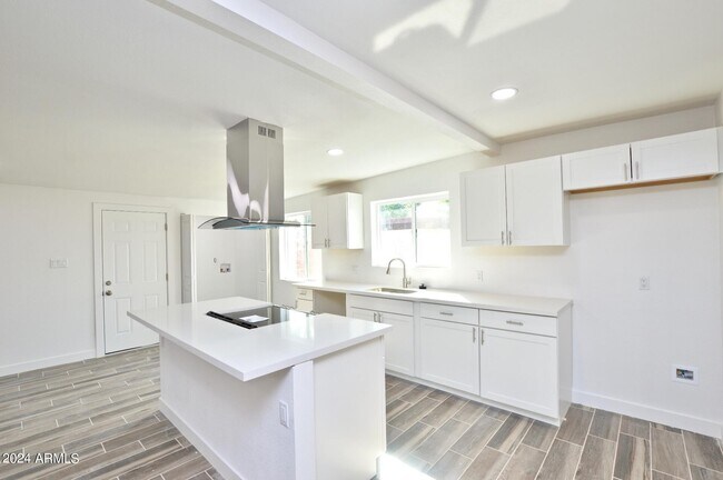 Building Photo - 3708 W Royal Palm Rd
