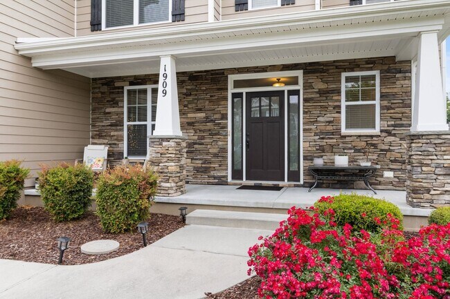 Foto del edificio - 5 Bedroom 3.5 bath home in Hickory Landing