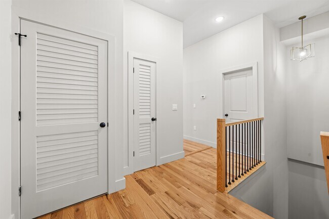 Foto del edificio - 424 Woodlawn Ave