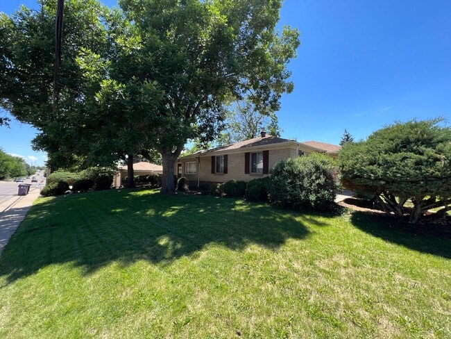Building Photo - Mid Century Modern Ranch in Virginia Village!