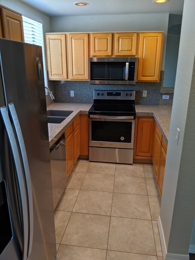 Building Photo - Beautiful two story condo for rent in Cany...