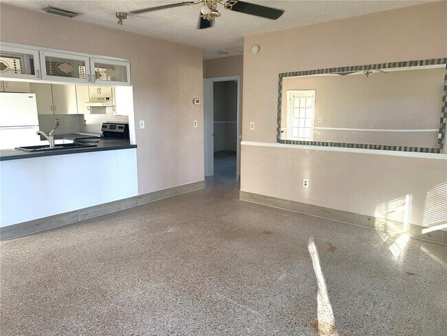 Building Photo - 4911 Largo Terrace