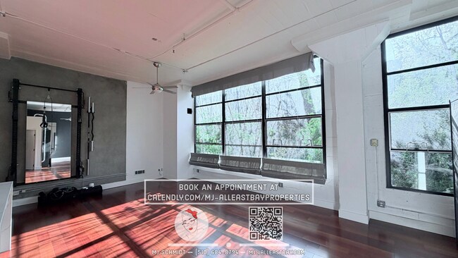Foto del edificio - Sunny loft with in unit gym, heated floors in bathroom, contemporary kitchen, and includes water/...