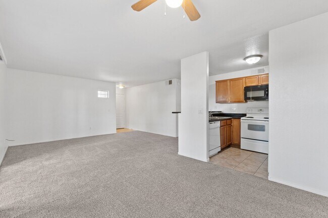 Foto del edificio - 3 Bedroom Condo at THE LAKES!