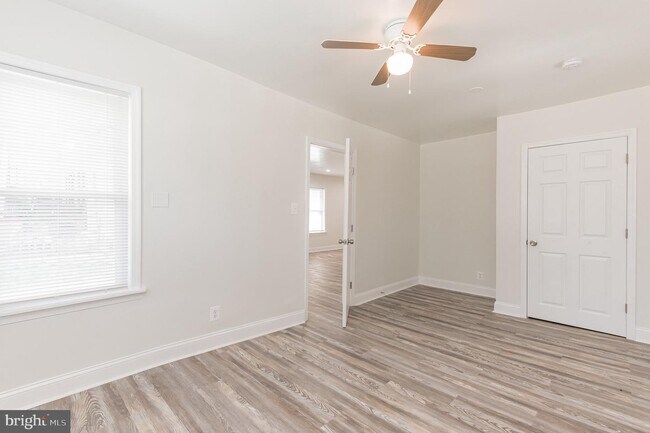 Building Photo - 4415 Jay St NE