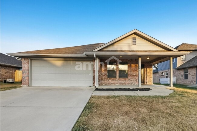 Building Photo - 1004 Lake Ridge Dr
