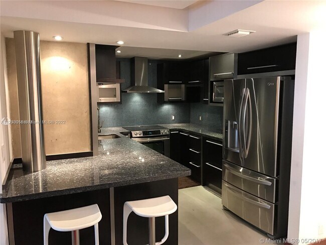 Foto del edificio - 2500 Parkview Dr