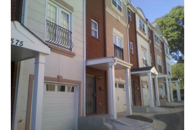 Building Photo - The Park at Laurel Townhomes