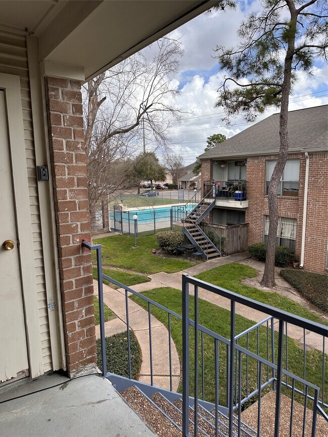 Building Photo - 3900 Woodchase Dr