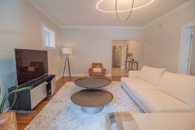 Foto del edificio - 5811 N Winthrop Ave