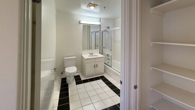 Foto del edificio - 133 S Flores St