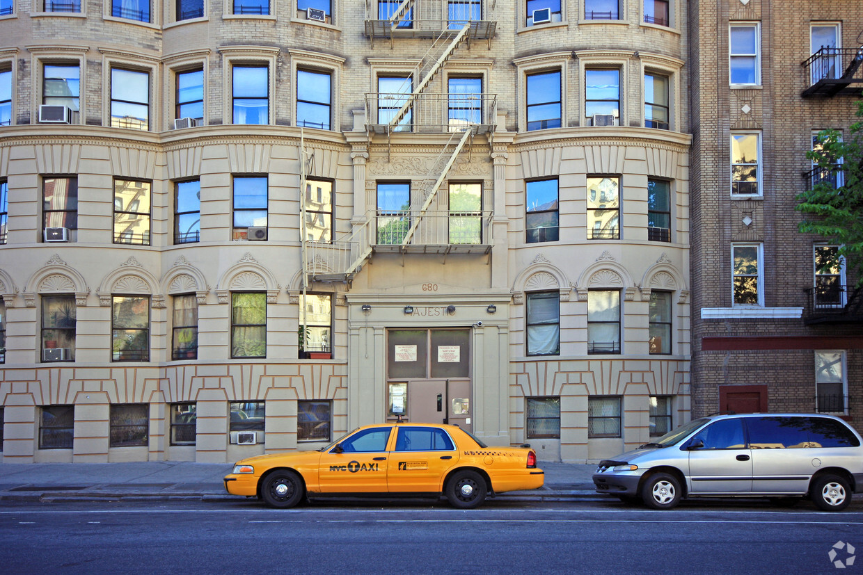 Foto del edificio - St. Nicholas Manor