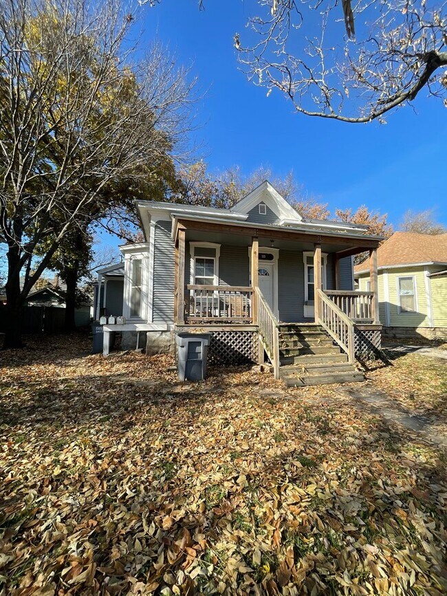 Building Photo - 909 Merchant St