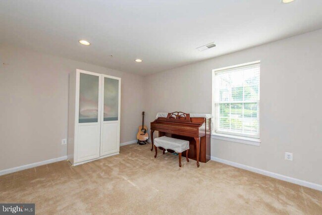 Foto del edificio - 7608 Willow Bottom Rd
