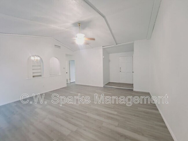 Foto del edificio - 3517 Hillridge Dr