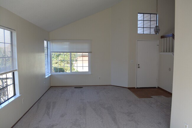 Building Photo - 232 Agate Way