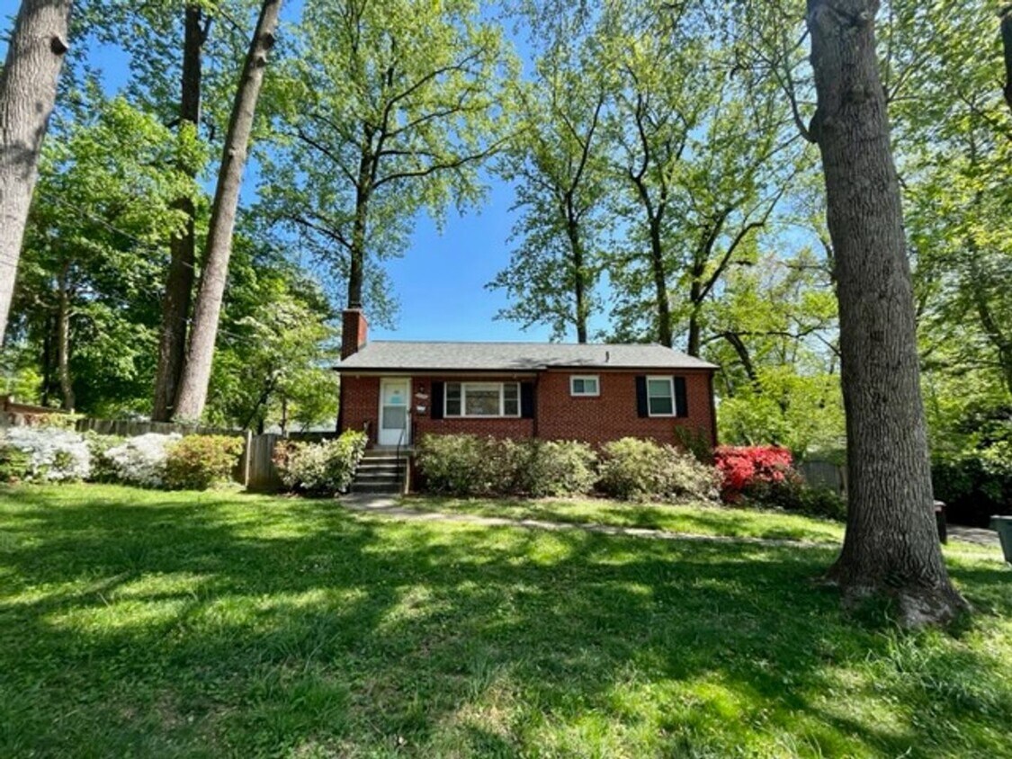 Primary Photo - 3700 Woodridge Ave