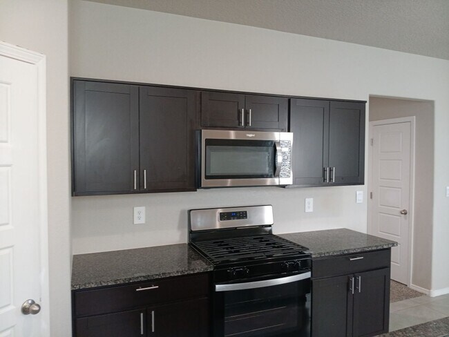 Foto del edificio - 3 Bedroom, 2 Bathroom Home! Schedule a Showing Soon!