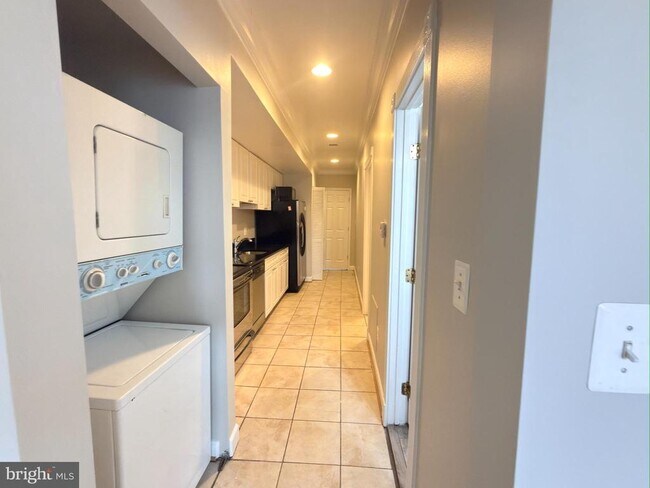 Building Photo - 1246 Queen St NE