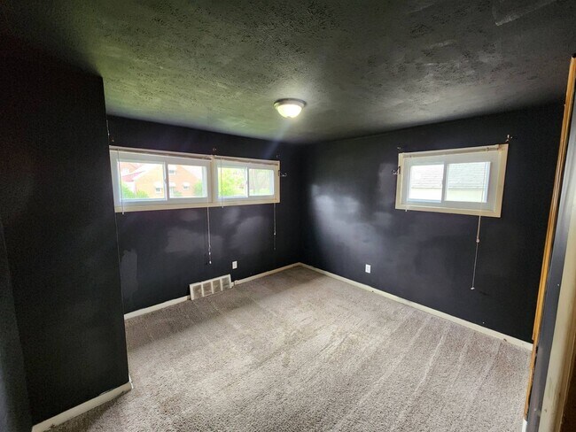 Building Photo - Move-In Special: Save $300 on This Charmin...